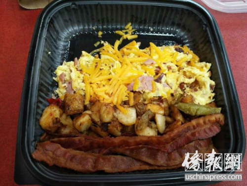 美式快餐。（美國僑報網(wǎng)/曹同慶 攝）