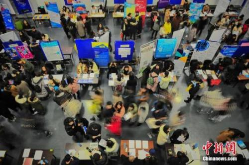 資料圖：天津舉行的一場招聘會 。 <a target='_blank' >中新社</a>記者 佟郁 攝