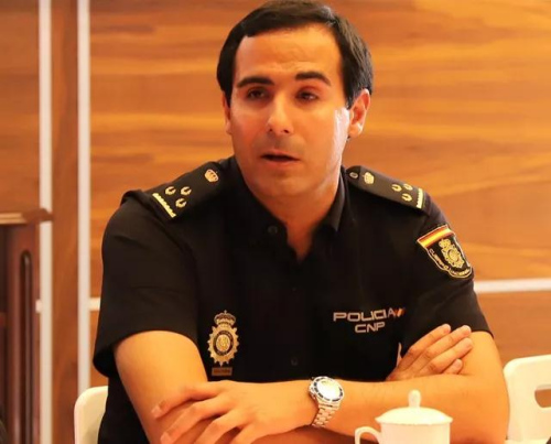 西班牙國家警察信息犯罪處打擊電信詐騙組組長恩里克·埃爾南德斯警官。