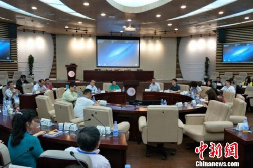 來(lái)自日本、泰國(guó)、馬來(lái)西亞等13個(gè)國(guó)家和地區(qū)的60多名新僑代表、海外華人社團(tuán)中青年骨干參加“一帶一路”與海外華人發(fā)展研修班?！∩蛞萱谩z