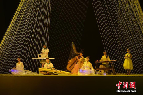 資料圖：2017“文化中國·水立方杯”海外華人中文歌曲大賽在京頒獎圖為充滿中國風的節(jié)目《國樂風采》。 <a target='_blank'  >中新網</a>記者 富宇 攝