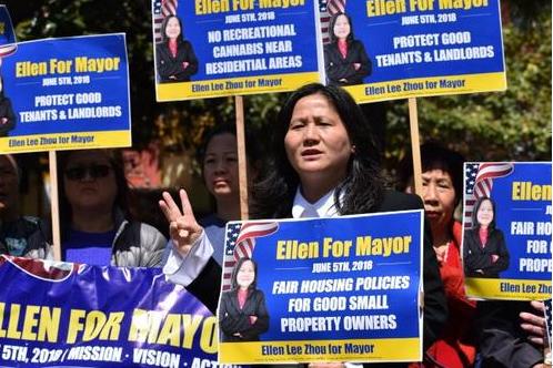 李愛晨呼吁支持者，第一選擇投票給她，第二選擇是葛林博格、第三選擇是阿里奧圖。(美國《世界日?qǐng)?bào)》/李秀蘭 攝)