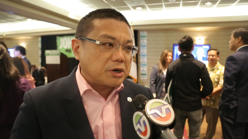 圖為華裔地產(chǎn)商許堅(jiān)接受美國(guó)中文網(wǎng)采訪 (美國(guó)中文網(wǎng) 趙梓亦 攝) 圖為華裔地產(chǎn)商許堅(jiān)接受美國(guó)中文網(wǎng)采訪 (美國(guó)中文網(wǎng) 趙梓亦 攝)