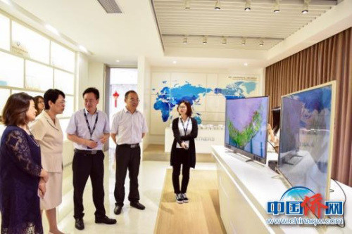 隋軍一行調(diào)研寧波激智科技有限公司。　何蔣勇 攝