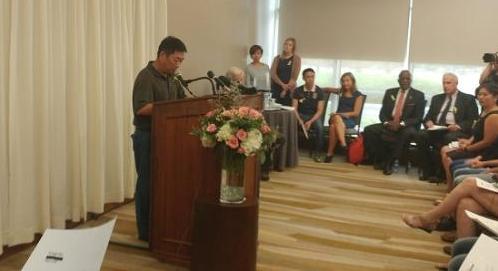 章瑩穎父親章榮高在記者會上。圖片來源：美國中文網(wǎng)