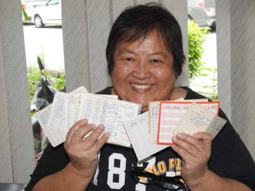 莊雪珠：捐血100次是一種榮耀。（馬來(lái)西亞《星洲日?qǐng)?bào)》）