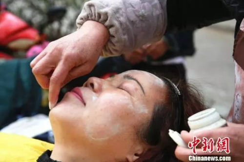 女士美容資料圖 朱柳融 攝 女士美容資料圖 朱柳融 攝