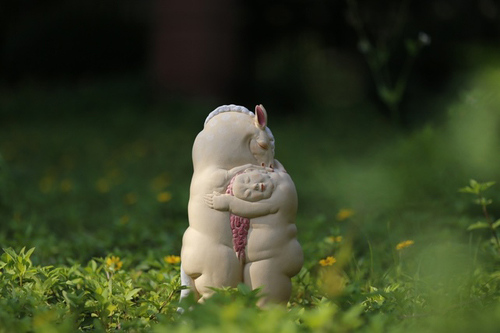 以人馬相擁怪誕藝術(shù)的方式表達(dá)愛意的《戀人絮語》。受訪者供圖。