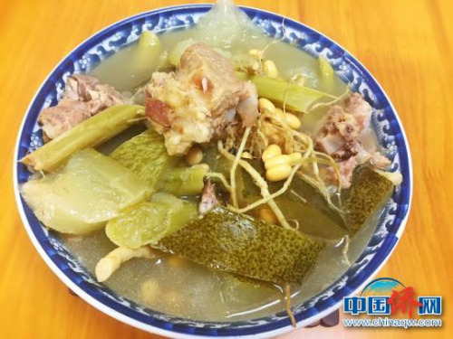 馬屎莧黃豆豬骨灰皮冬瓜湯 李曉春 攝 馬屎莧黃豆豬骨灰皮冬瓜湯 李曉春 攝