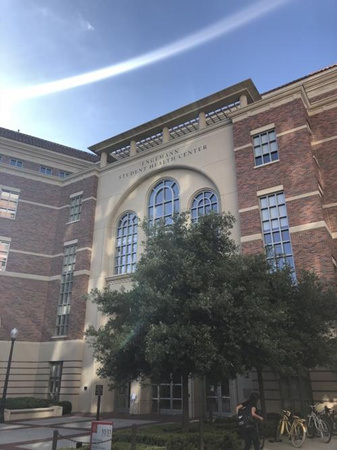 丁鐸醫(yī)師（Dr. George Tyndall）先前工作的南加州大學學生健康中心。（美國《世界日報》）