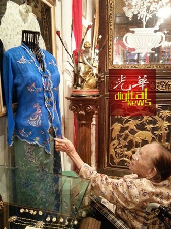 洪亞嬤是娘惹家庭長(zhǎng)大。（馬來(lái)西亞《光華日?qǐng)?bào)》）