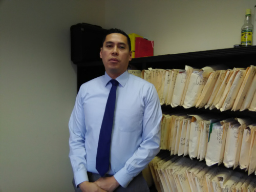 羅倫佐表示，現(xiàn)在H-1B申請比以前審查更嚴。(美國《世界日報》／韓杰 攝)