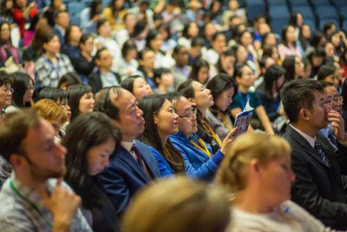 會議現(xiàn)場座無虛席。