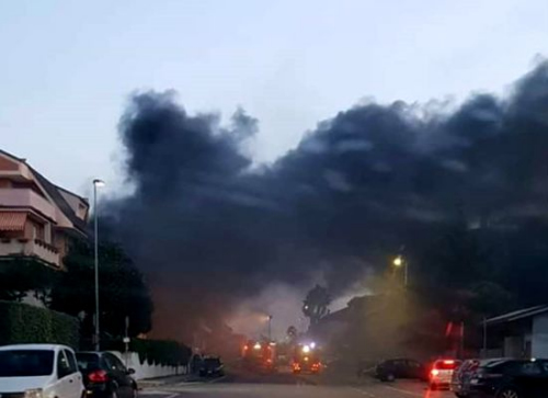 火災(zāi)現(xiàn)場(chǎng)。(圖片來(lái)源：意大利歐聯(lián)網(wǎng))