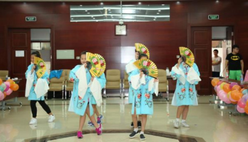 匯報(bào)演出。