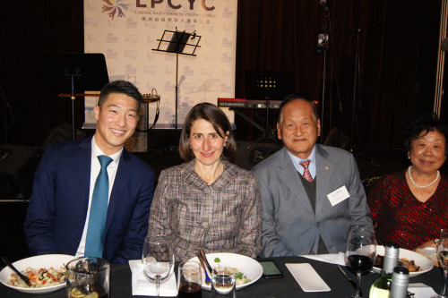 省長與容思程及陳克勛。澳大利亞《星島日報(bào)》攝