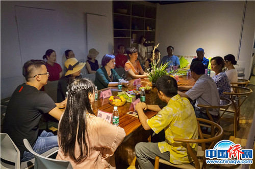 齊聚現(xiàn)場。