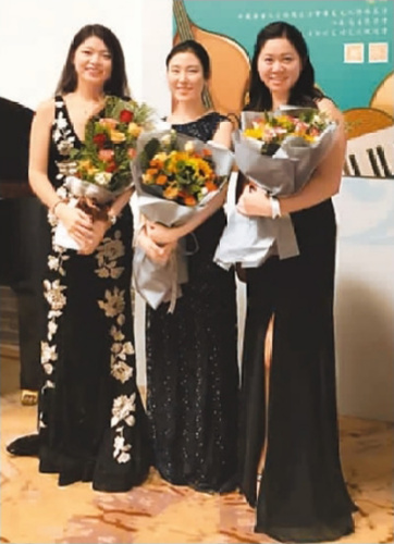 　圖為“來自耶魯?shù)娜刈唷眻F隊：張妤箐（左）、李京珉（中）、洪鈺晶（右）。