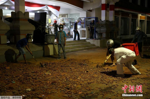 資料圖：地震發(fā)生后，印尼官方發(fā)布黃色海嘯預警，21時25分該海嘯預警解除。