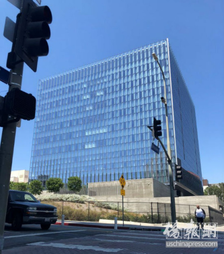 南加大“狼醫(yī)”丁鐸一案在洛杉磯聯(lián)邦地區(qū)法庭開庭。(美國(guó)《僑報(bào)》/聶達(dá)攝)