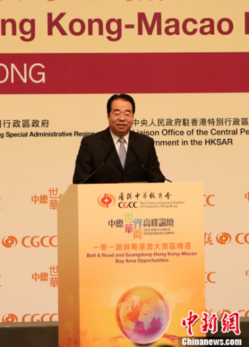 8月23日，“中總世界華商高峰論壇”在香港開(kāi)幕。中央統(tǒng)戰(zhàn)部副部長(zhǎng)、國(guó)務(wù)院僑辦主任許又聲出席論壇并致開(kāi)幕辭，建議海外華商積極宣傳“一帶一路”建設(shè)的原則和理念，積極投身“一帶一路”建設(shè)的項(xiàng)目合作，積極促進(jìn)中國(guó)與“一帶一路”沿線國(guó)家的人文交流。<a target='_blank' >中新社</a>記者 謝光磊 攝