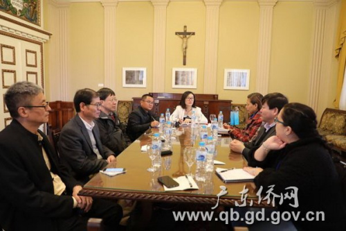 參觀巴西圣保羅圣本篤中文學校并座談 參觀巴西圣保羅圣本篤中文學校并座談