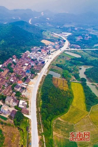 連接雙第農(nóng)場(chǎng)的雙榜公路 連接雙第農(nóng)場(chǎng)的雙榜公路