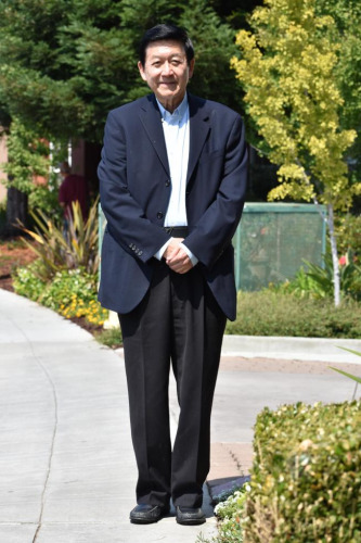 醫(yī)師李家仁在華埠及日落區(qū)行醫(yī)45年后退休。（美國《世界日報》/李秀蘭 攝）