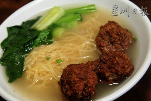 黃玉珍自己研發(fā)的獅子頭面。(馬來西亞《星洲日報》)