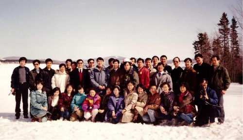 拉瓦爾大學部分中國留學生和使館教育處官員合影。(1993年)