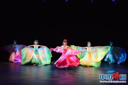 圖為巡演團(tuán)大學(xué)生演員在排練。 中央民族大學(xué)供圖 劉佳攝