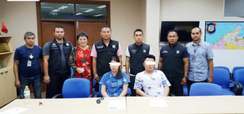 中國籍黑導Li Wen Yong(33歲)，以及一名泰籍女導游帕拉萍(27歲)被警方逮捕。