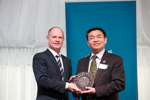 昆士蘭州長向逯高清頒發(fā)“昆士蘭偉人獎(jiǎng)” 昆士蘭州長向逯高清頒發(fā)“昆士蘭偉人獎(jiǎng)”