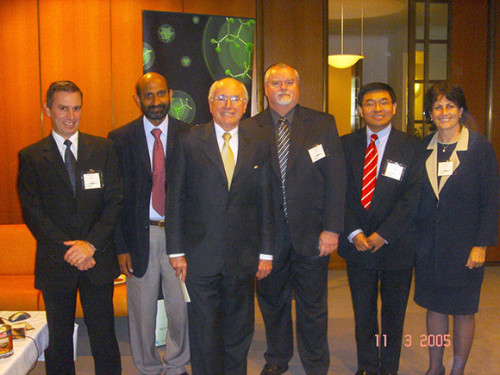 逯高清與澳大利亞總理霍華德合影 逯高清與澳大利亞總理霍華德合影