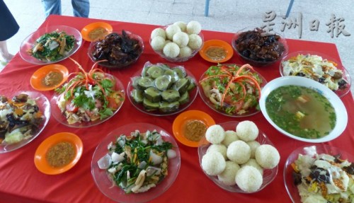 海南會館婦女組精心準備的海南菜肴，傳承文化不遺余力。（馬來西亞《星洲日報》）