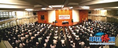 參加當(dāng)天漢語(yǔ)水平考試的有來(lái)自大馬尼拉地區(qū)十所學(xué)校1304名考生以及社會(huì)考生25名，他們分別報(bào)考HSK二至六級(jí)考試?！￡P(guān)向東 攝