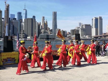 腰鼓舞《歡天喜地》 腰鼓舞《歡天喜地》