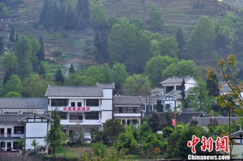 圖為貴州省畢節(jié)市大方縣木寨村新貌?！■暮陚?攝