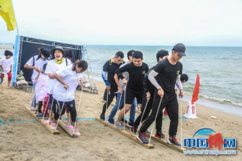 沙灘龍舟歡樂多?！±钚娜?攝