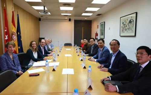 全體與會(huì)代表。（歐洲時(shí)報(bào)/邵依妮 攝）