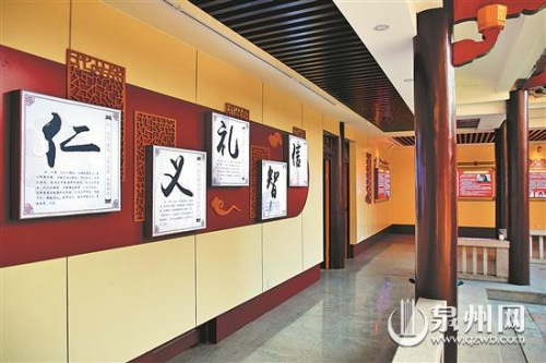 芙蓉李氏家風(fēng)家訓(xùn)教育基地、“李成智公眾圖書館”、思源亭等都承載著李氏良好家風(fēng)。 （陳曉東 攝）