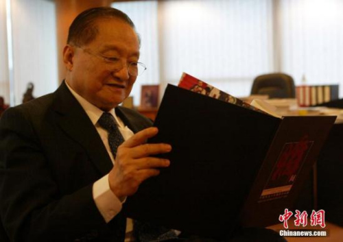 資料圖：2007年6月28日，金庸先生在香港接受<a target='_blank' >中新社</a>記者專訪。<a target='_blank' >中新社</a>記者 任海霞 攝