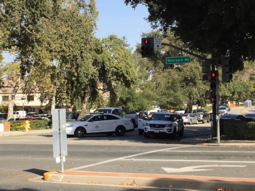 千橡市The Borderline Bar and Grill8日還處于封鎖中。(美國《世界日報》/張越 攝)