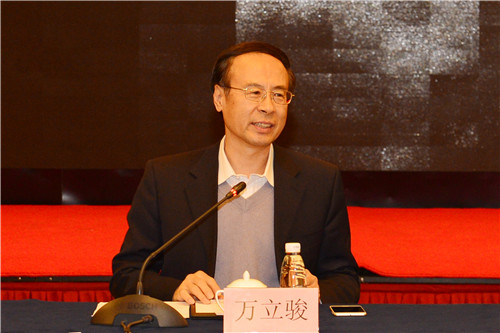 中國(guó)僑聯(lián)主席萬(wàn)立駿在座談會(huì)上強(qiáng)調(diào)，僑資企業(yè)作為我國(guó)民營(yíng)企業(yè)的重要組成部分，在新時(shí)代要激發(fā)改革開(kāi)放再出發(fā)、發(fā)展壯大再創(chuàng)業(yè)的磅礴力量，為推動(dòng)高質(zhì)量發(fā)展、經(jīng)濟(jì)轉(zhuǎn)型升級(jí)作出新的更大貢獻(xiàn)。 中國(guó)僑聯(lián)供圖