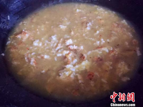 剛發(fā)好的?粥呈稀飯般模樣 李曉春 攝 剛發(fā)好的?粥呈稀飯般模樣 李曉春 攝