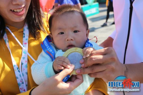 圖為比賽現(xiàn)場?！±钪?攝