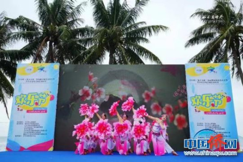 開幕式上舞蹈表演?！…偡?攝