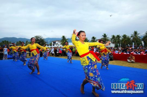 印尼舞蹈風情十足?！…偡?攝