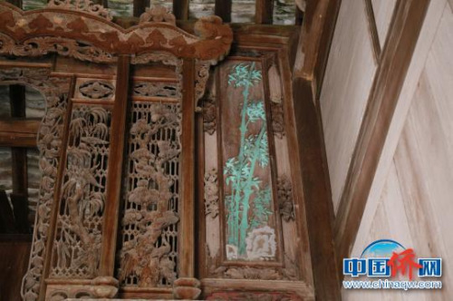 老宅精美的雕花?！×栝?攝