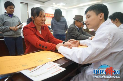 圖為義診現(xiàn)場?！↑S試鵬 攝